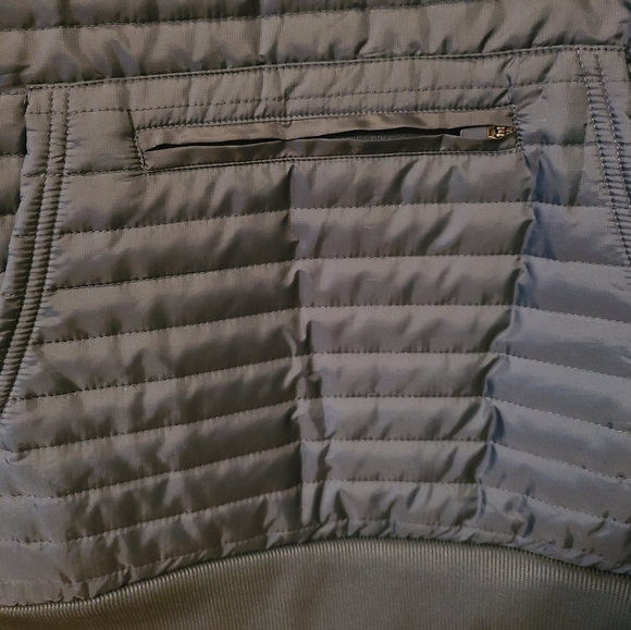 New Without Tags Quilted Hoodie By Grunt Style - Picture 3 of 5